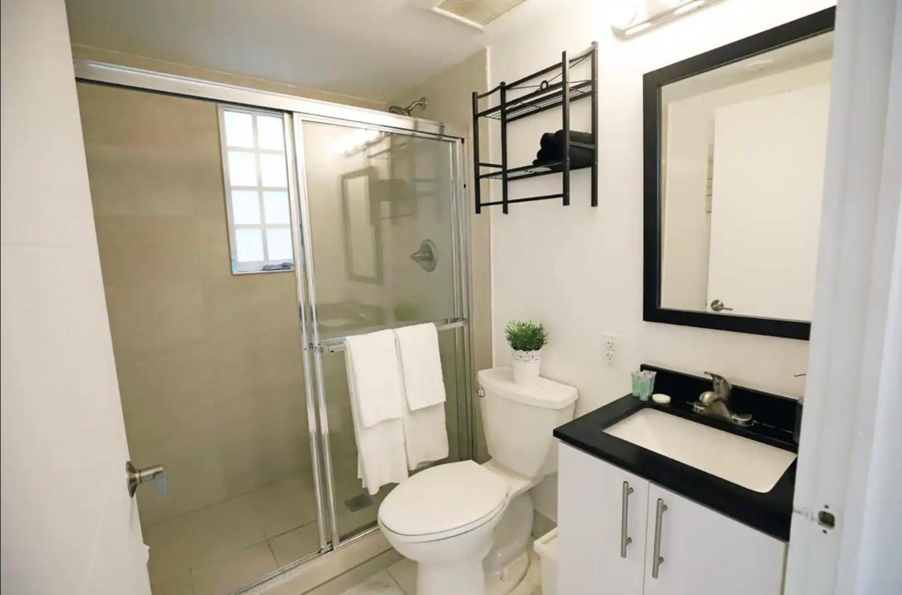 South Beach 2 Bedroom Family & Pet Friendly Apartment With Balcony & Free Parking ميامي بيتش المظهر الخارجي الصورة