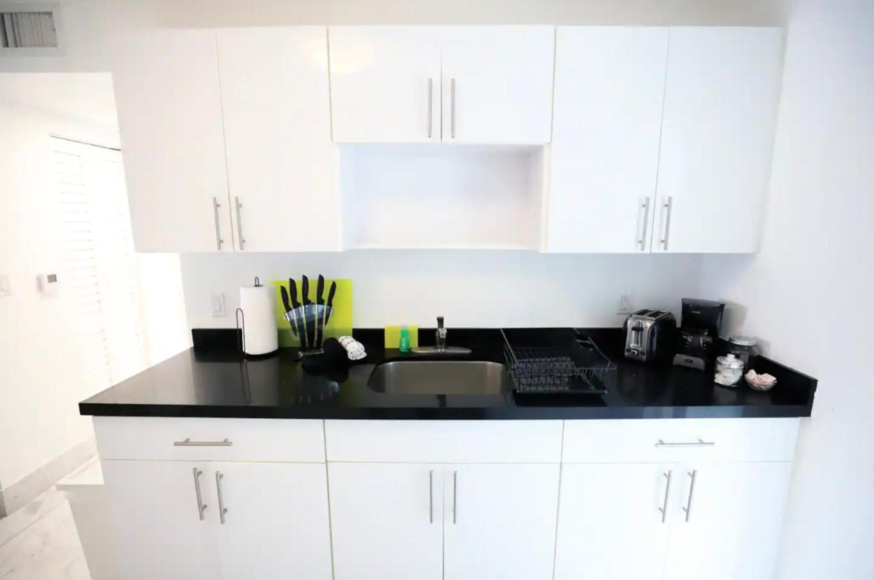 South Beach 2 Bedroom Family & Pet Friendly Apartment With Balcony & Free Parking ميامي بيتش المظهر الخارجي الصورة