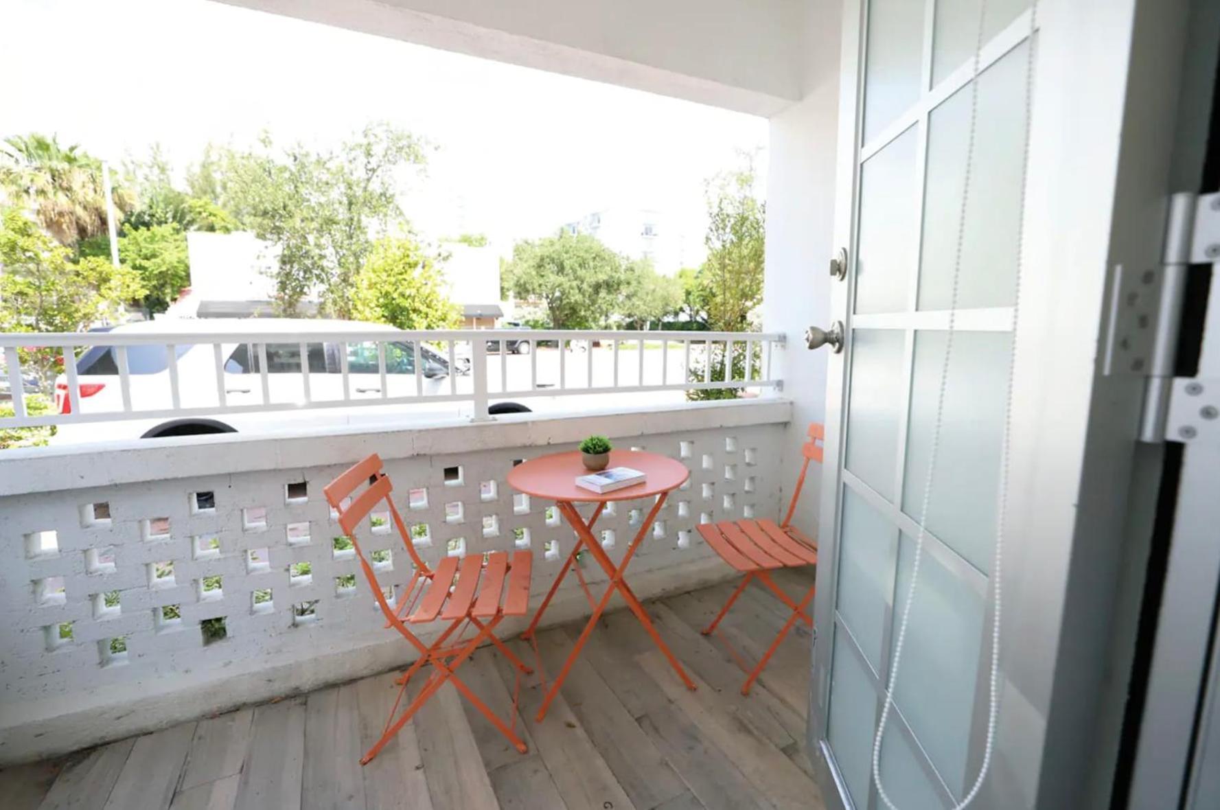 South Beach 2 Bedroom Family & Pet Friendly Apartment With Balcony & Free Parking ميامي بيتش المظهر الخارجي الصورة